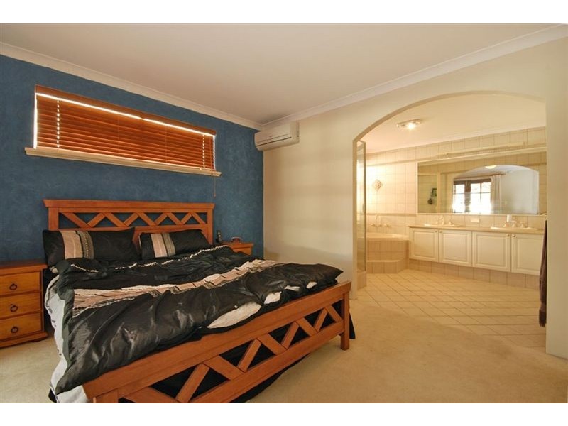 26 Kardan Circuit, Karawara WA 6152