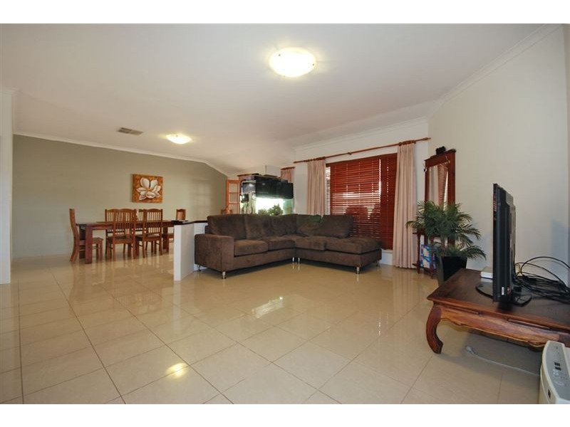 26 Kardan Circuit, Karawara WA 6152