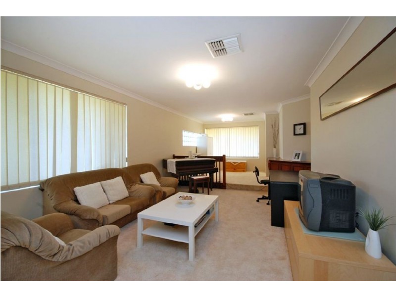77 Aitken Drv, Winthrop WA 6150