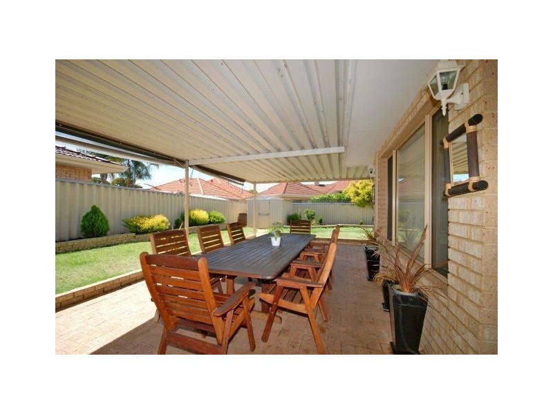 77 Aitken Drv, Winthrop WA 6150