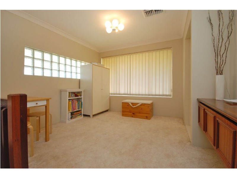 77 Aitken Drv, Winthrop WA 6150