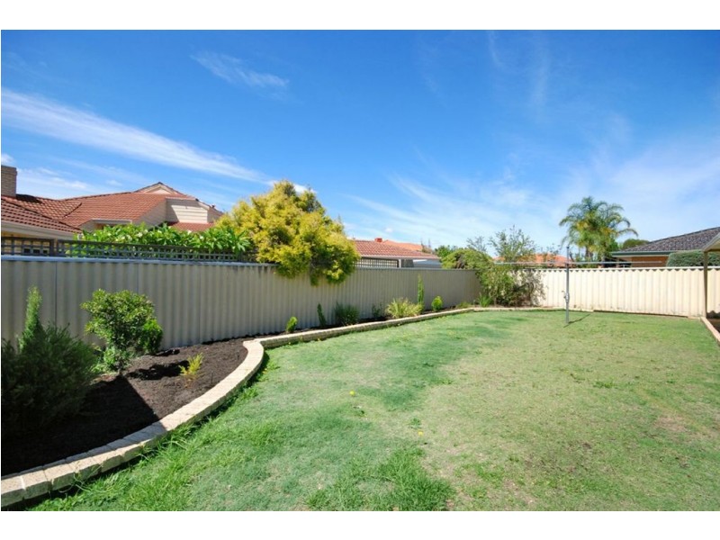 77 Aitken Drv, Winthrop WA 6150