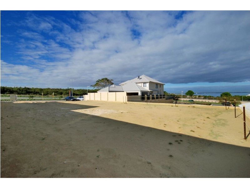 12 Mercator Close, North Coogee WA 6163