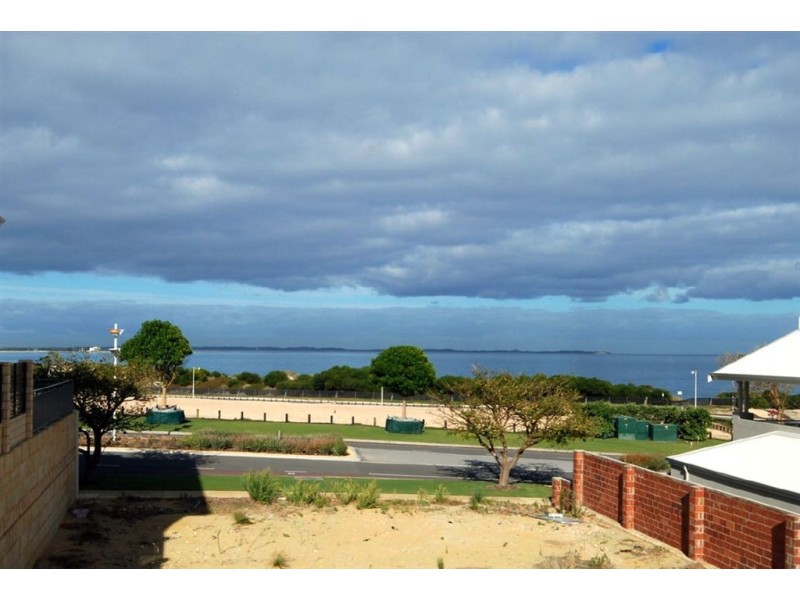 12 Mercator Close, North Coogee WA 6163