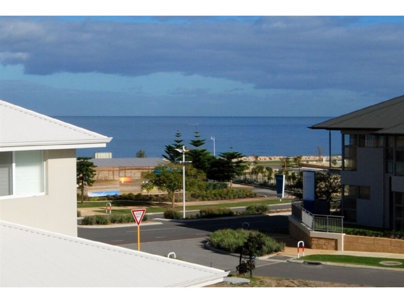 12 Mercator Close, North Coogee WA 6163