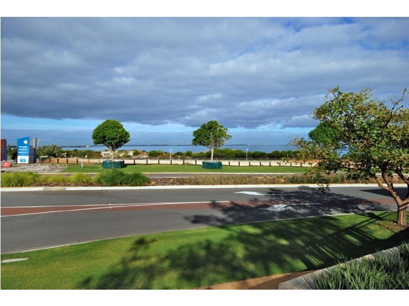 12 Mercator Close, North Coogee WA 6163