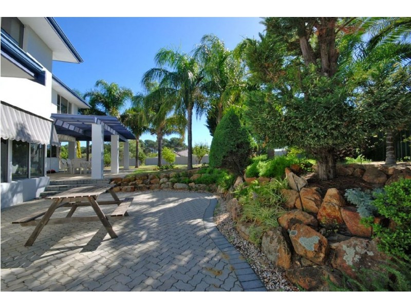 11 Mauldon Mews, Winthrop WA 6150