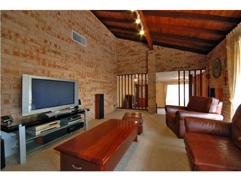 7 Wylie Cove, Winthrop WA 6150