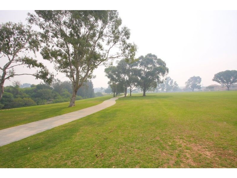 8 Geordie Ct, Coogee WA 6166