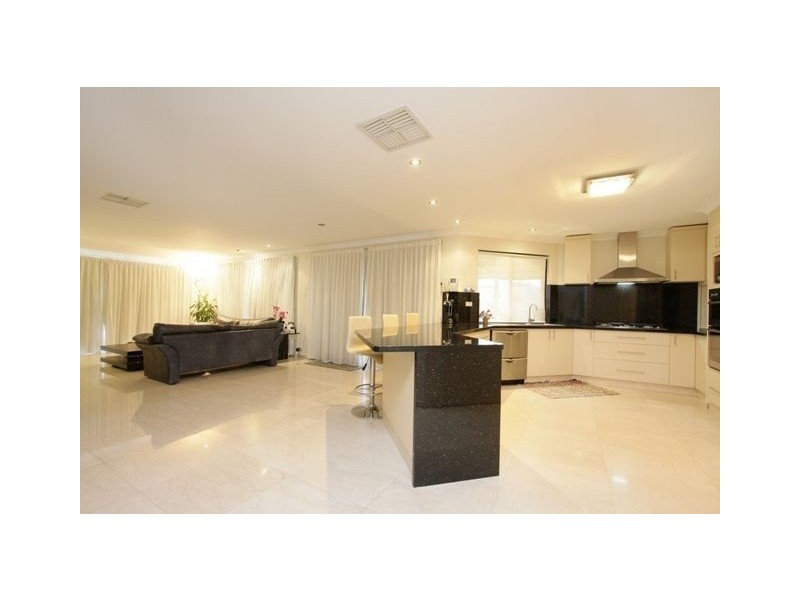 22 Savanah Circuit, Success WA 6164