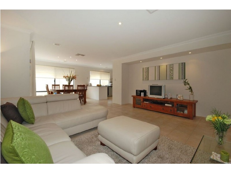 10 Sandleford Way, Hammond Park WA 6164