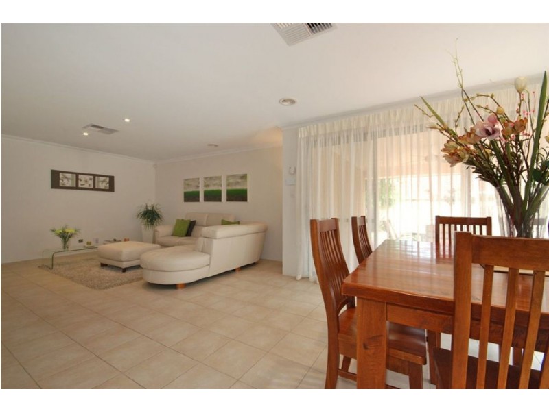 10 Sandleford Way, Hammond Park WA 6164