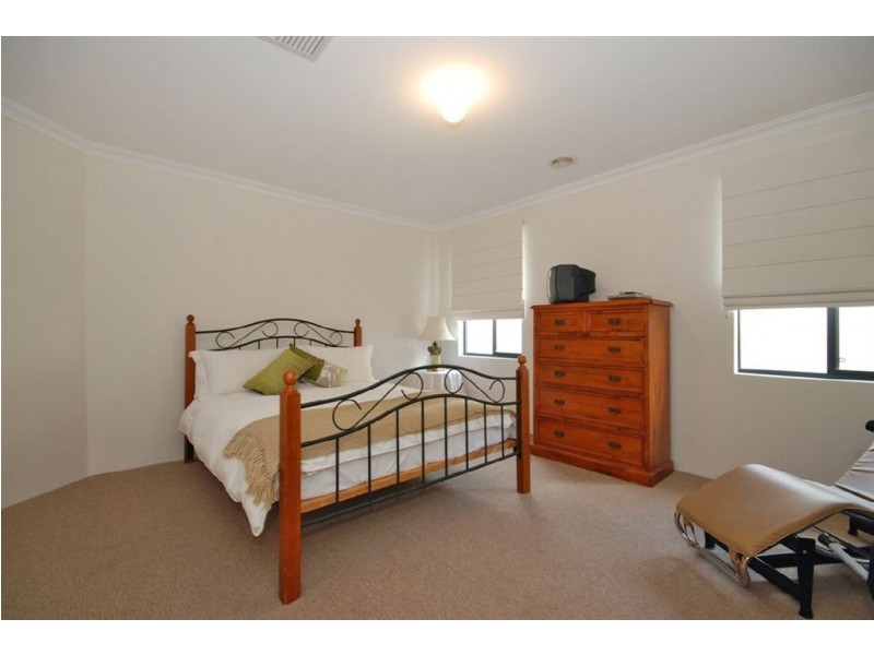 10 Sandleford Way, Hammond Park WA 6164