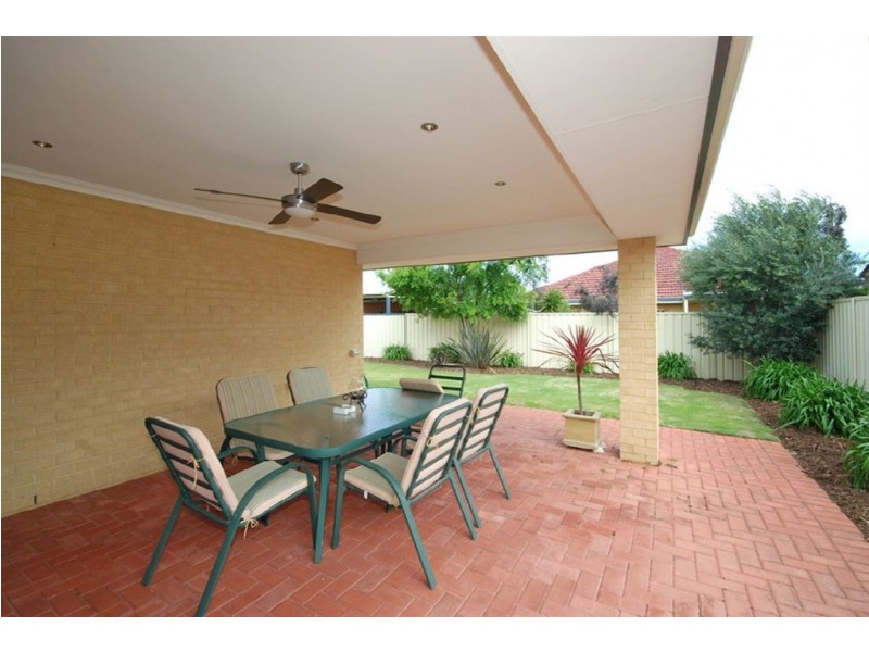 10 Sandleford Way, Hammond Park WA 6164