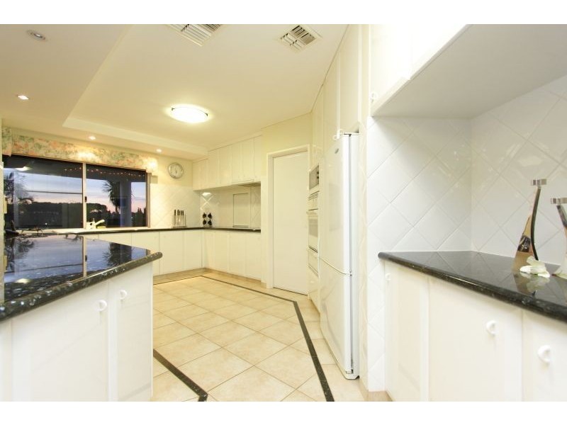 18 James Rd, Kardinya WA 6163