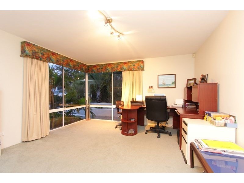 18 James Rd, Kardinya WA 6163