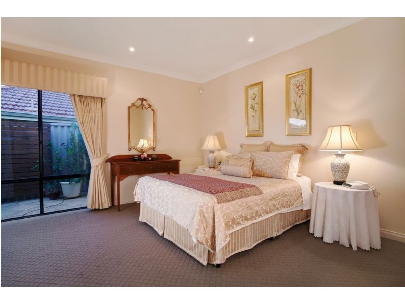 18 Swan Rd, Attadale WA 6156