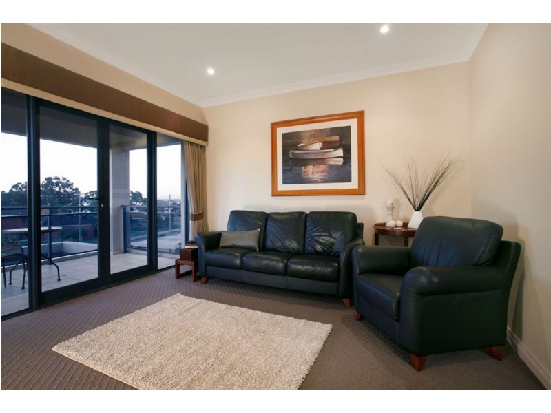 18 Swan Rd, Attadale WA 6156