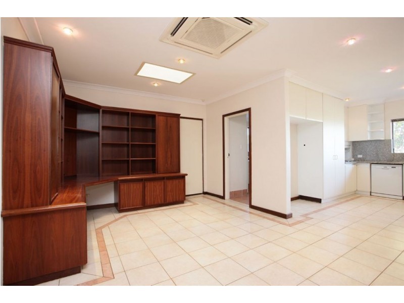 31 Edgewater Road, Salter Point WA 6152