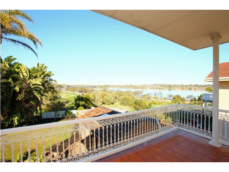 31 Edgewater Road, Salter Point WA 6152