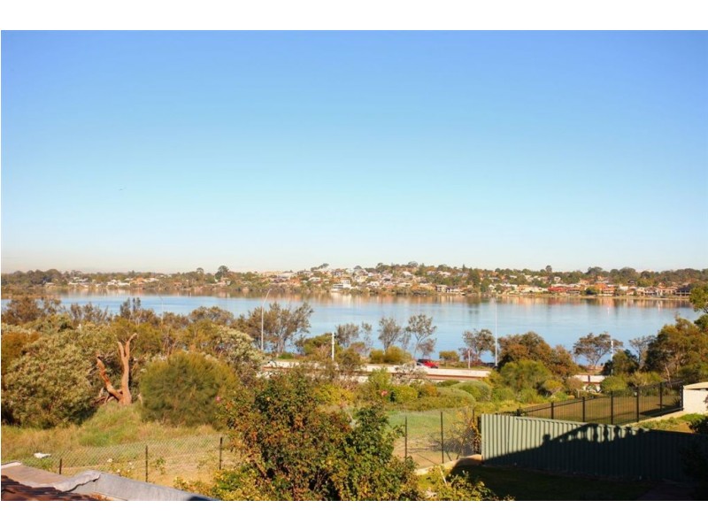 31 Edgewater Road, Salter Point WA 6152