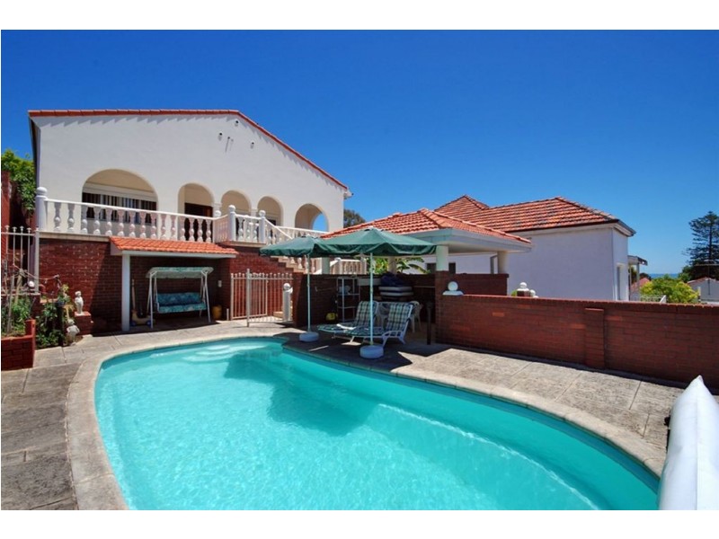 25 Malcolm Street, Fremantle WA 6160