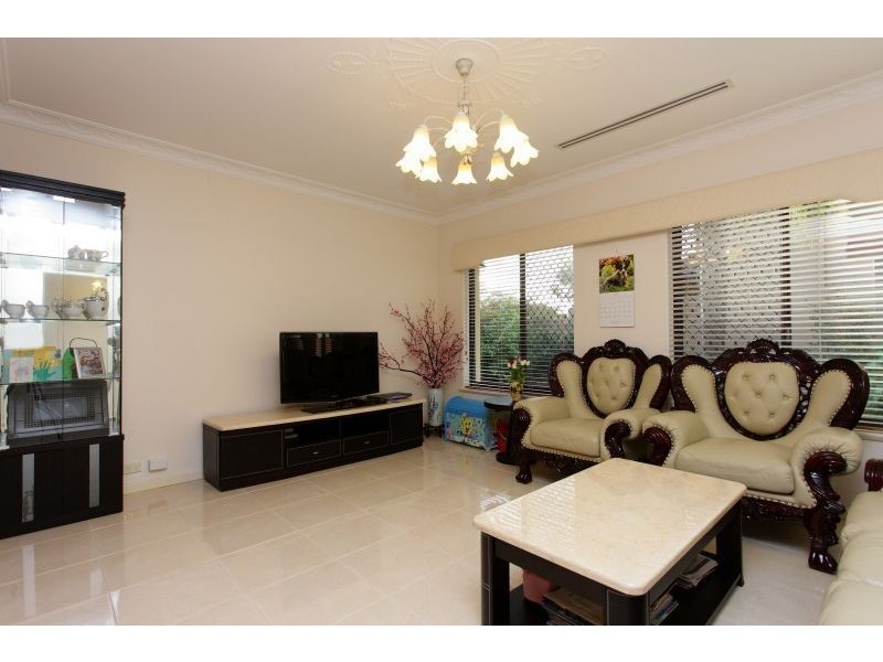 13A Queens Rd, Mount Pleasant WA 6153