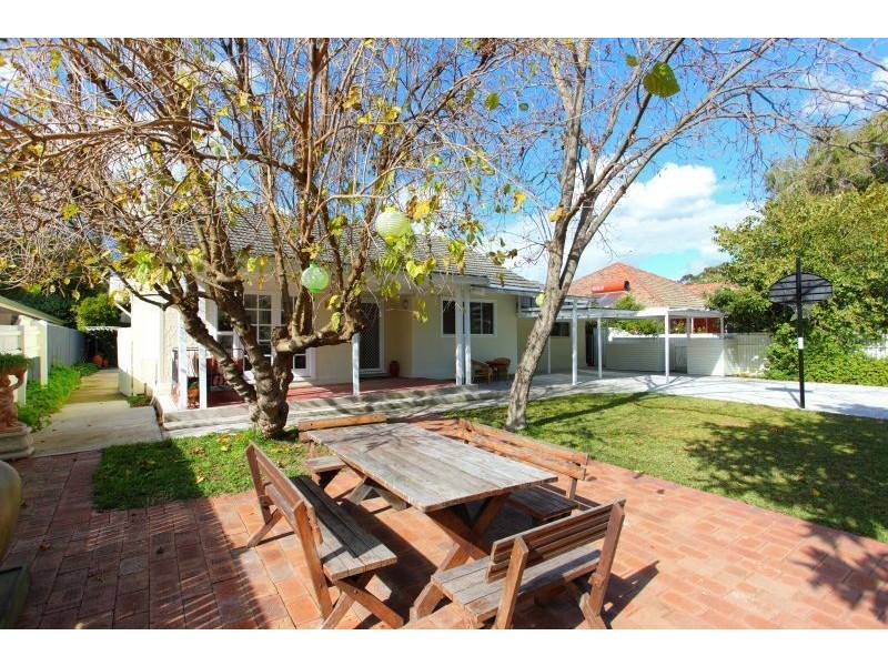 64 Ogilvie Rd, Mount Pleasant WA 6153