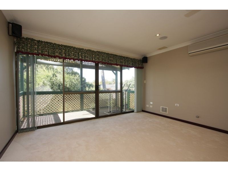 48 Kingsmill Gardens, Winthrop WA 6150