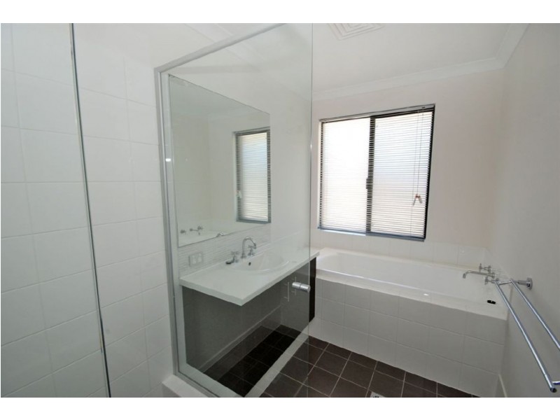 16A Lowes Street, Cloverdale WA 6105