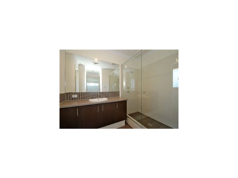 16B Lowes Street, Cloverdale WA 6105