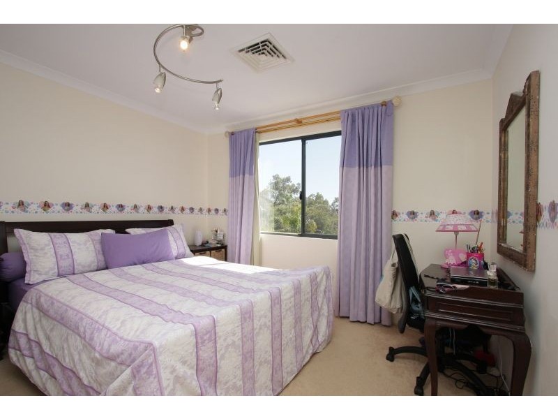 35 Lowan Loop, Karawara WA 6152