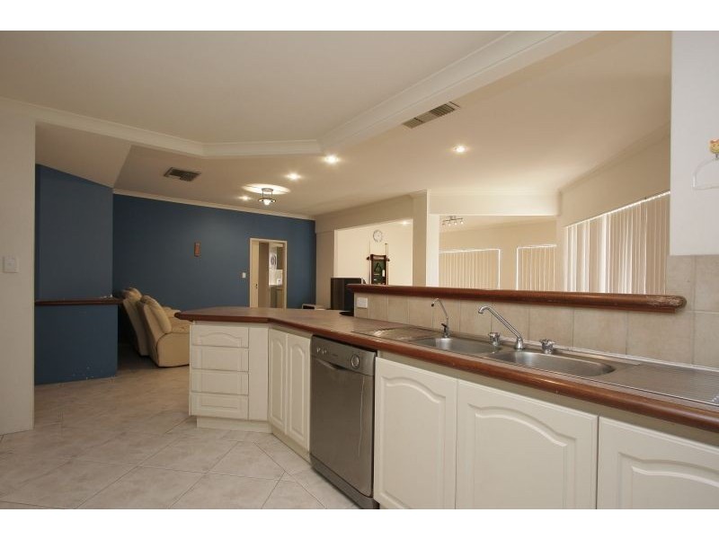 34 Sutherland Crescent, Winthrop WA 6150