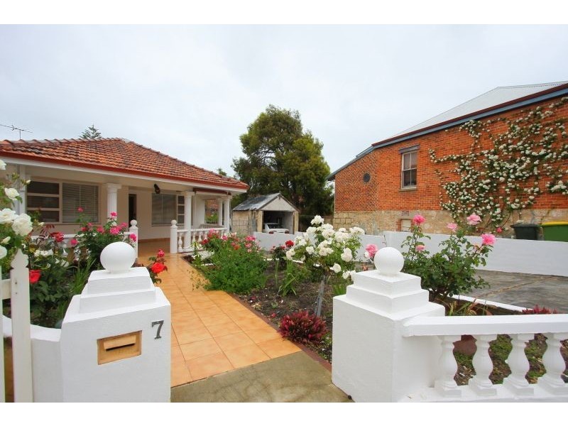 7 Dorothy Street, Fremantle WA 6160