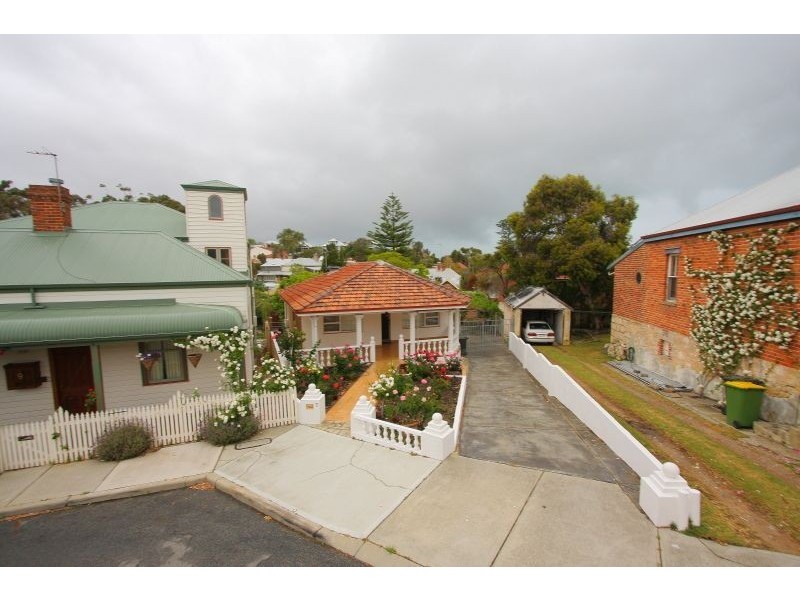 7 Dorothy Street, Fremantle WA 6160