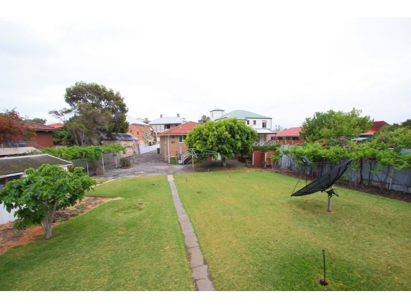 7 Dorothy Street, Fremantle WA 6160