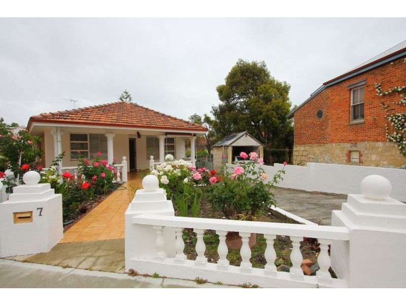 7 Dorothy Street, Fremantle WA 6160