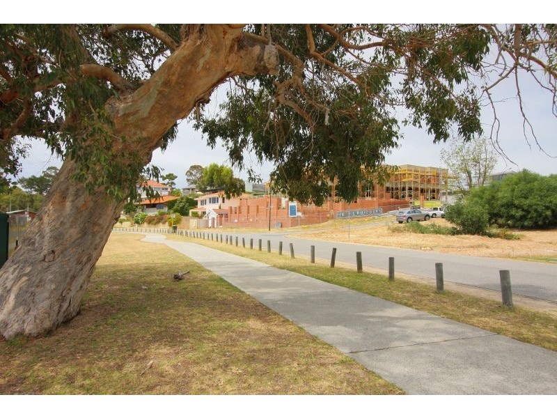 9 The Strand, Applecross WA 6153