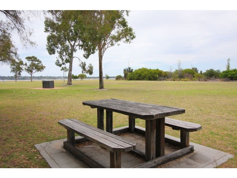 9 The Strand, Applecross WA 6153