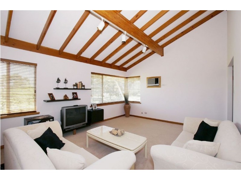 2 Storrs Place, Winthrop WA 6150