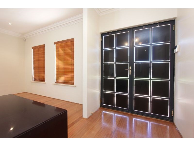 8 Hesford Avenue, Mount Pleasant WA 6153