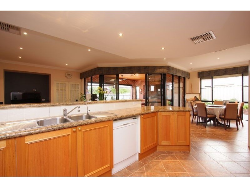 92 Aitken Drive, Winthrop WA 6150