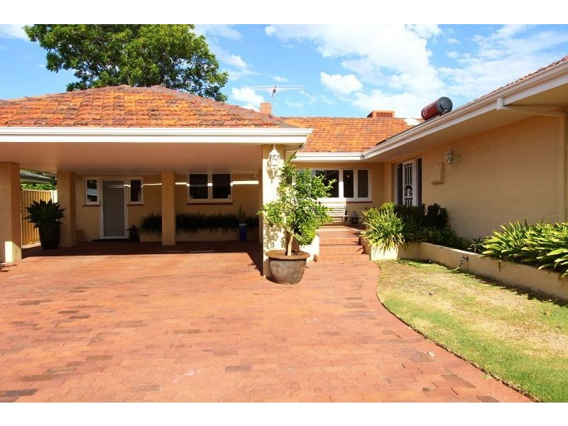 12 Cormack Road, Alfred Cove WA 6154