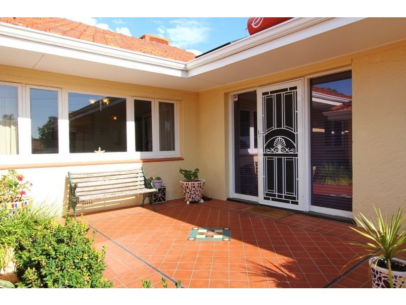 12 Cormack Road, Alfred Cove WA 6154