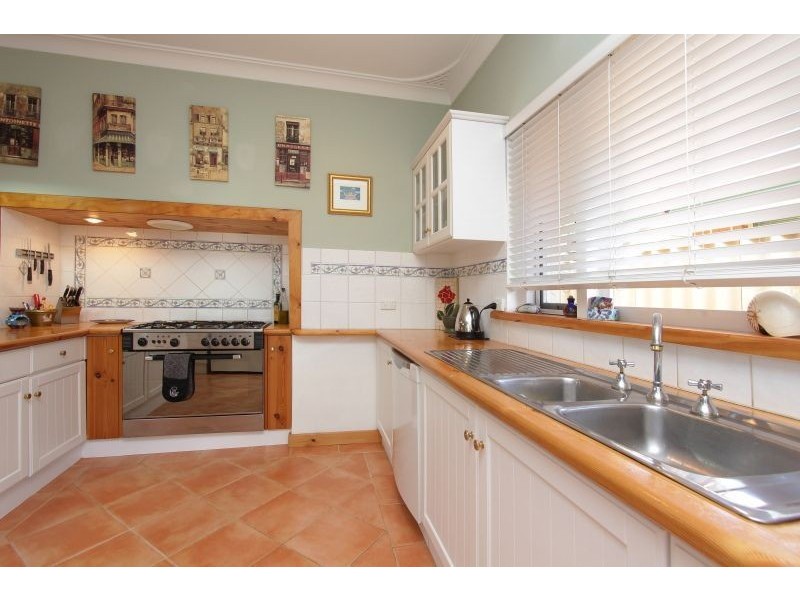 12 Cormack Road, Alfred Cove WA 6154