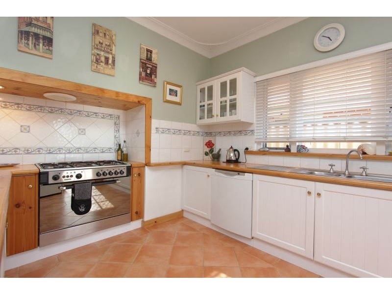 12 Cormack Road, Alfred Cove WA 6154