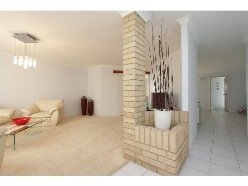 11 Hawker Close, Kardinya WA 6163