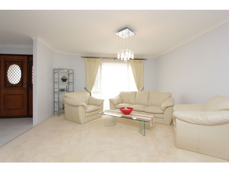 11 Hawker Close, Kardinya WA 6163
