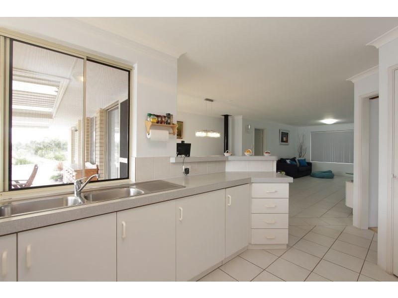 11 Hawker Close, Kardinya WA 6163