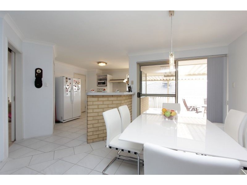 11 Hawker Close, Kardinya WA 6163